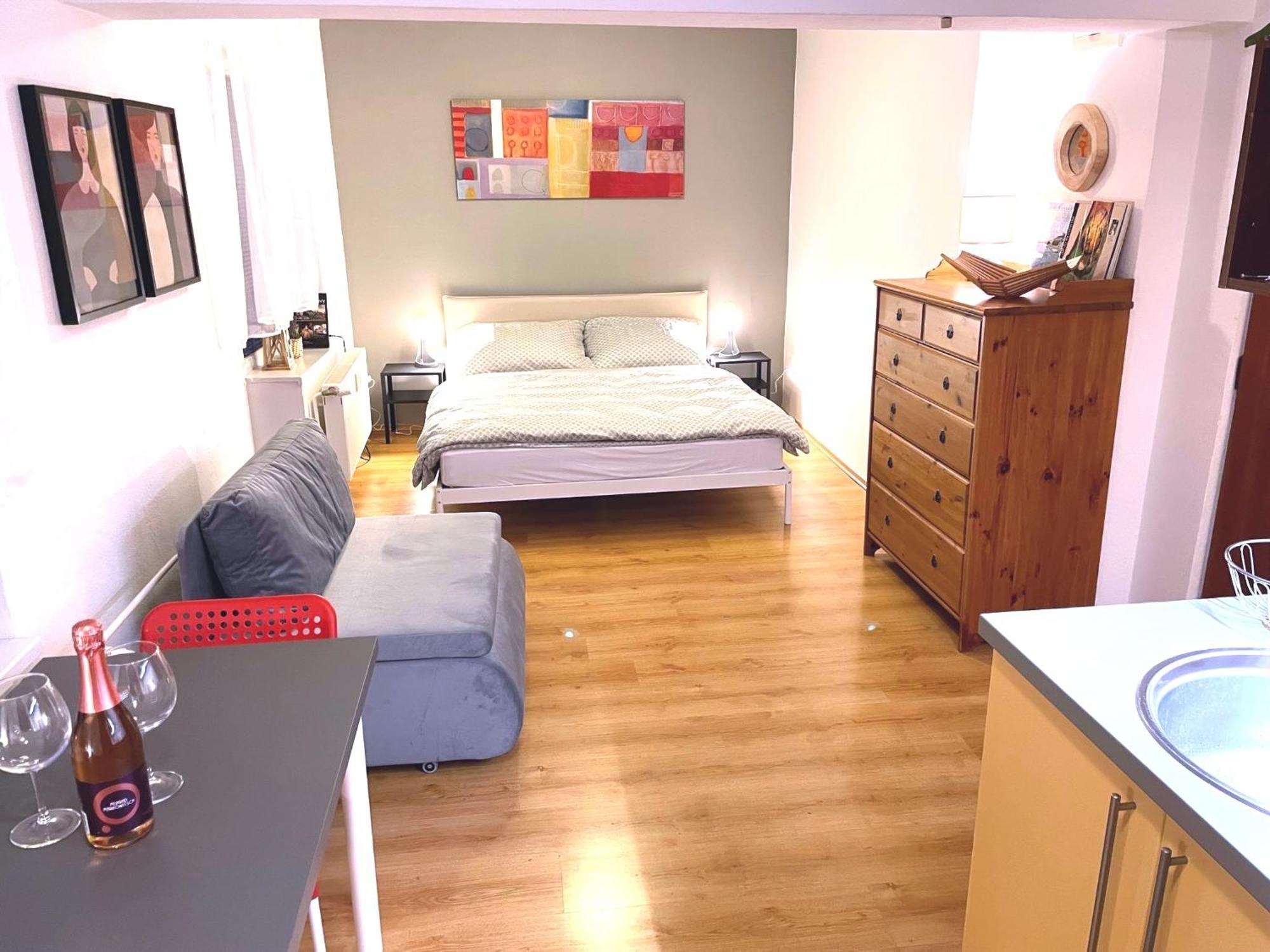 Charming Studio In The Old Town Lejlighed Bratislava Eksteriør billede
